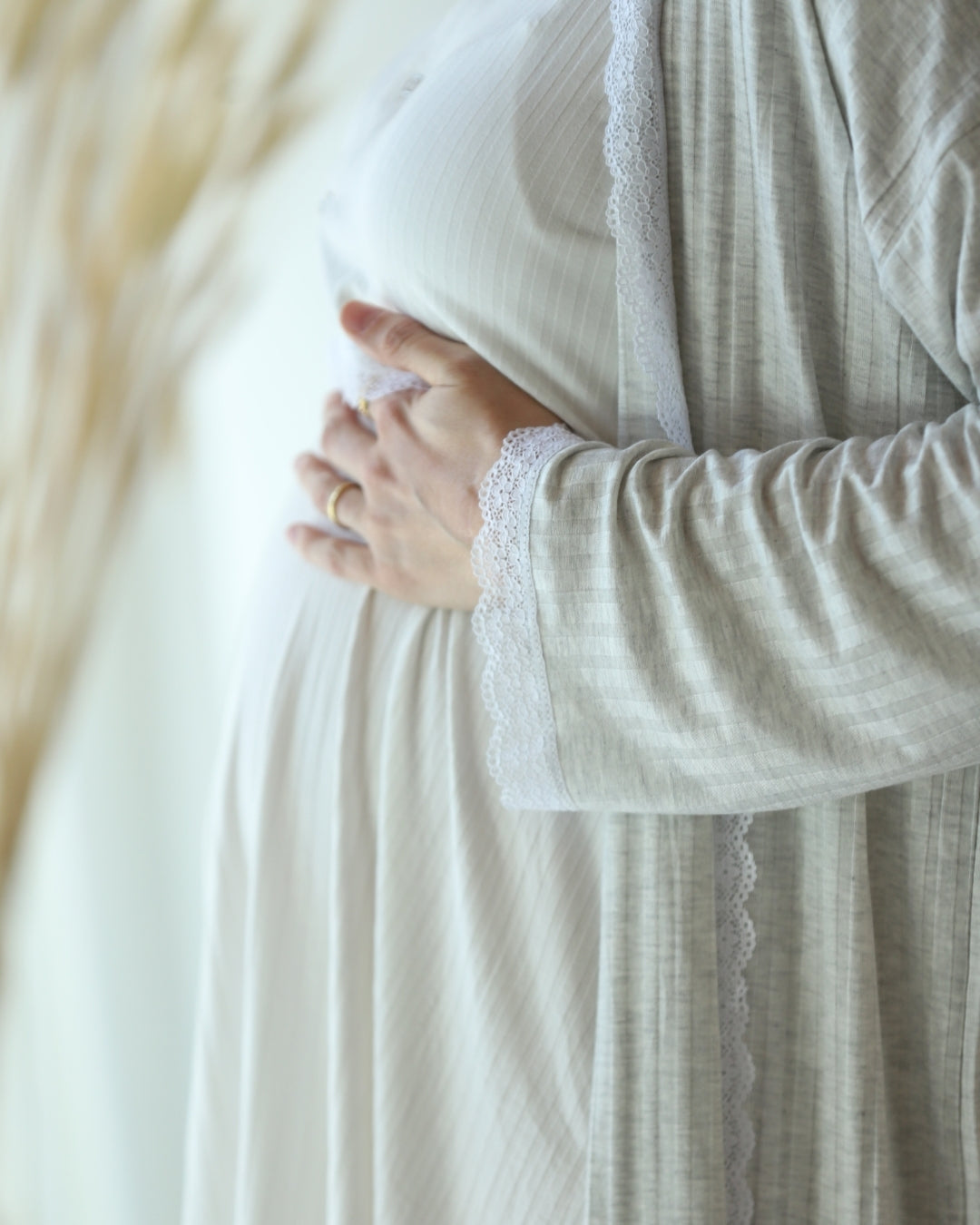Set (4p) Remera, Short, Camison y Bata "Essential pure & gray"